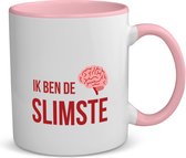 Akyol - ik ben de slimste koffiemok - theemok - roze - Zelfvertrouwen - iemand die heel slim is - quote - cadeautje voor een slim persoon - nerd - kado - cadeau - gift - geschenk - verrassing - slimme mensen - 350 ML inhoud