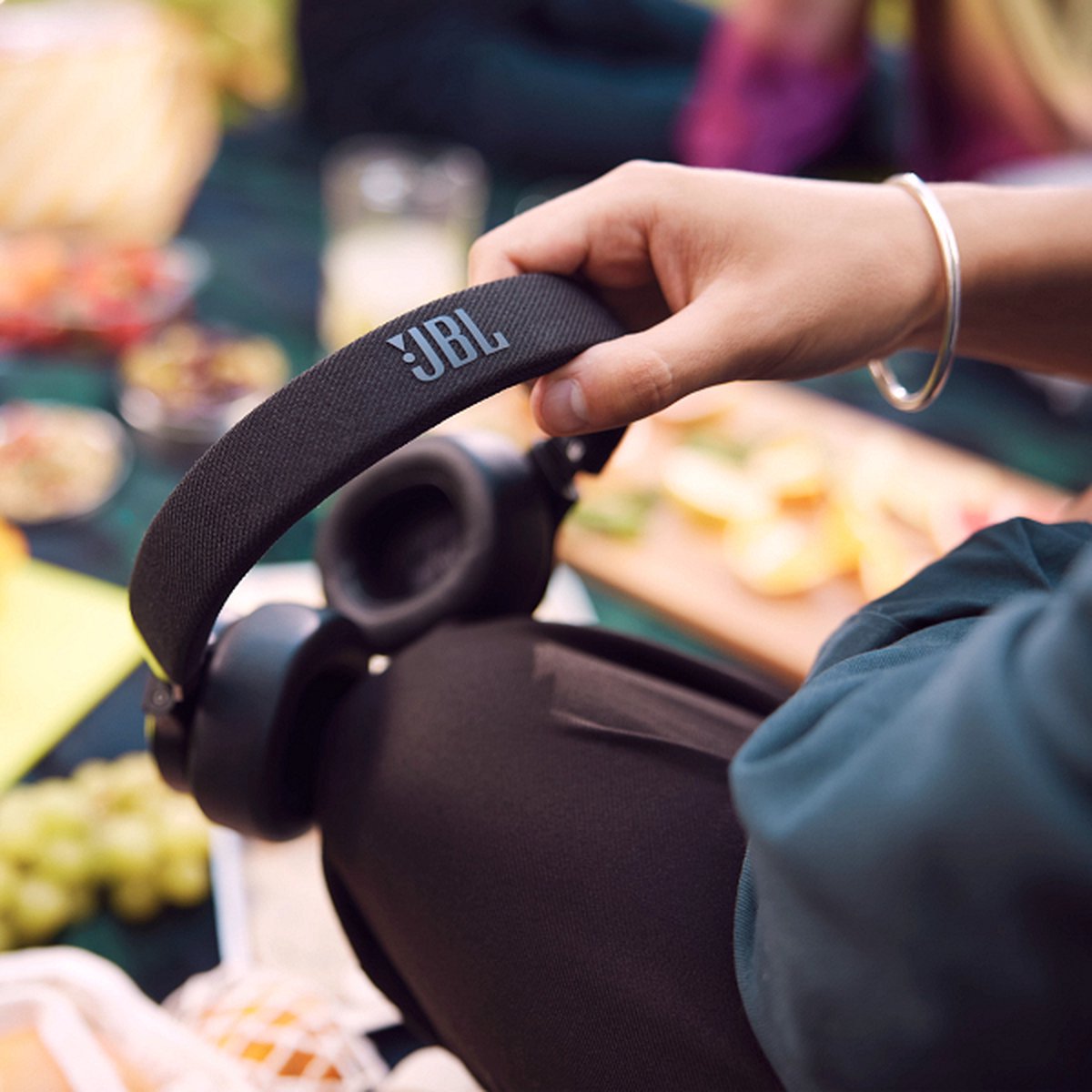 JBL Live 670NC - Draadloze Noise Cancelling Koptelefoon - Bluetooth - On ear - 65 uur batterij - Adaptive ANC - Zwart — afbeelding 7