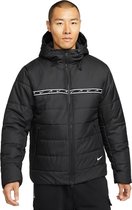 Nike sportswear repeat jacket in de kleur zwart.