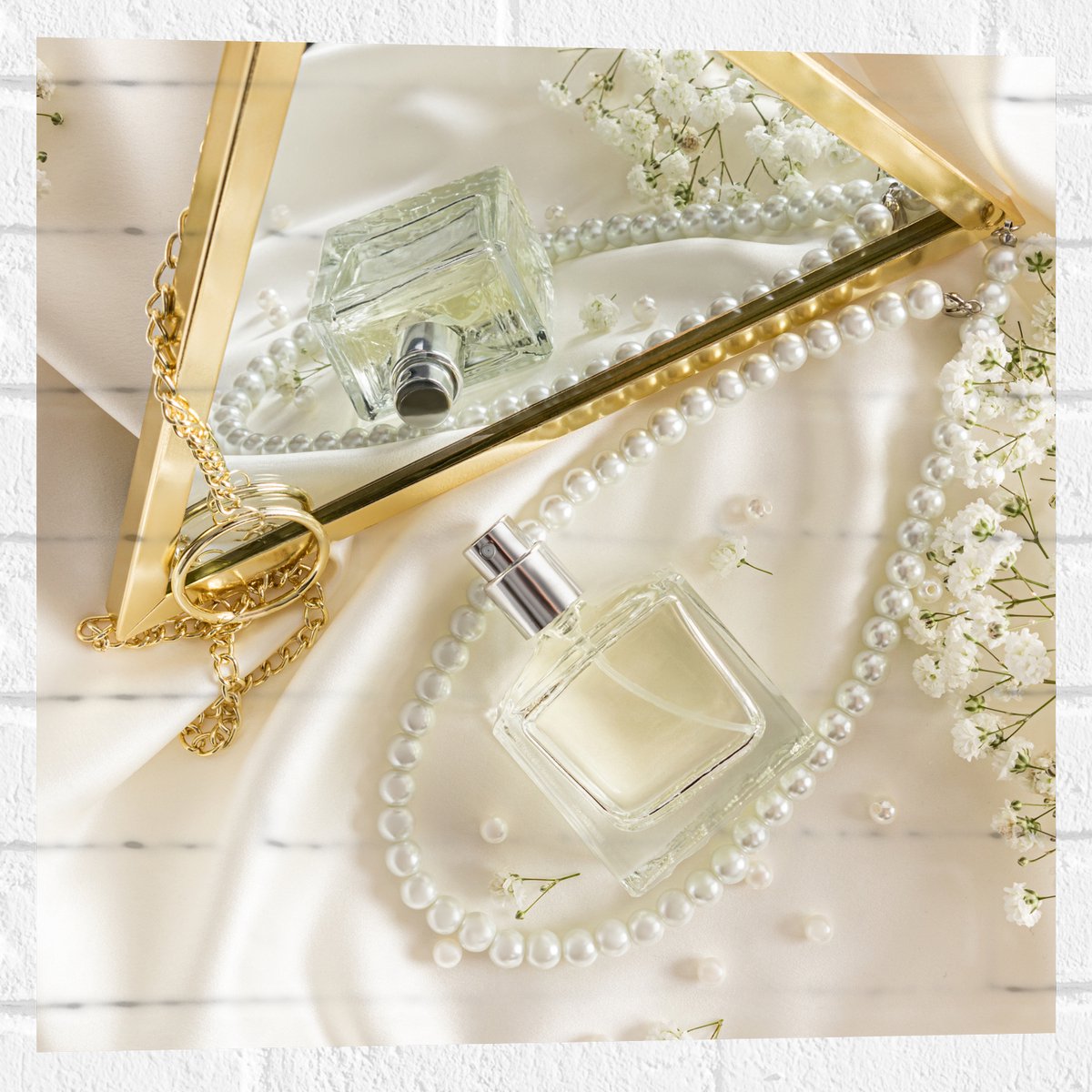 Muursticker - Spiegel - Parfum - Ketting - Bloemen - 50x50 cm Foto op Muursticker