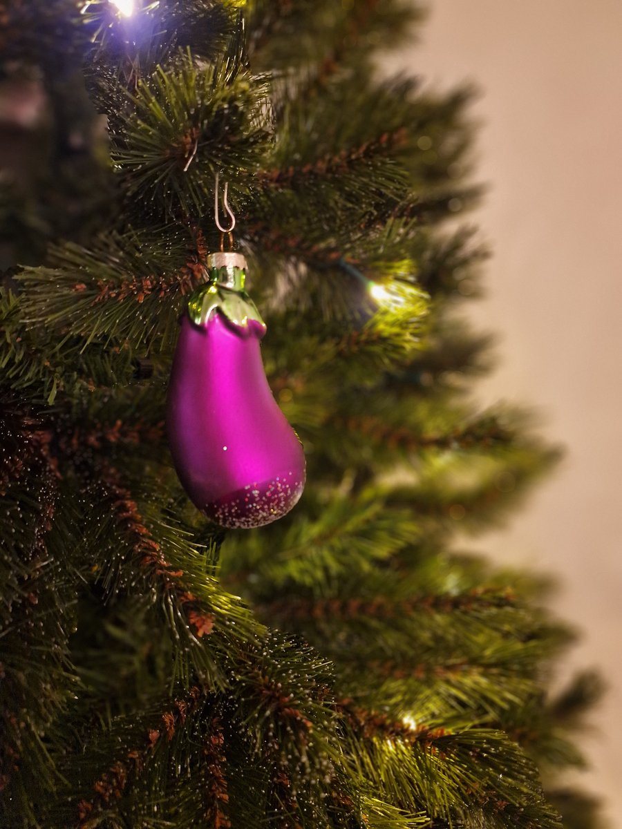 Kersthanger Aubergine - 10cm - Eggplant Kerstbal - Grappige Kerstbal - Glas - Glazen Kerstbal - Kerstboomversiering -
