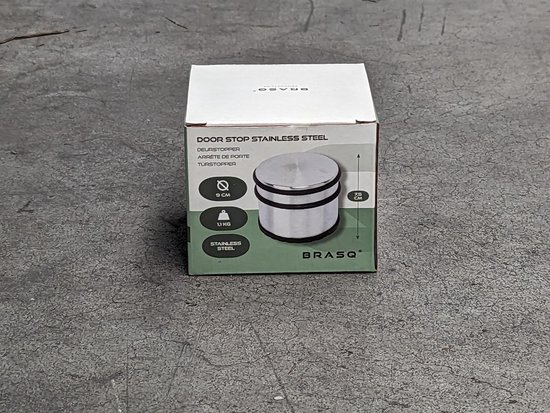 Verpakking van deurstopper RVS, 9 cm doorsnee, 7,5 cm hoog, 1,1 kg.