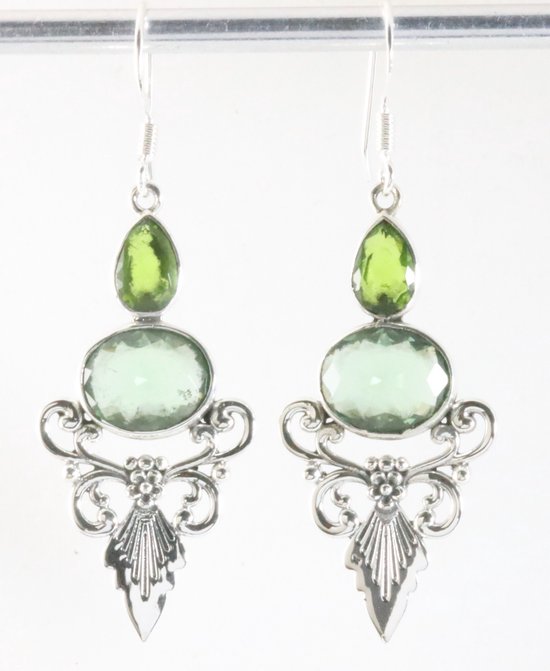 Lange zilveren oorbellen met groene amethist en peridoot