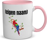 Akyol - papegaai op een tak met eigen naam koffiemok - theemok - roze - Papegaai - papegaai liefhebbers - mok met eigen naam - iemand die houdt van papegaaien - verjaardag - cadeau - kado - 350 ML inhoud