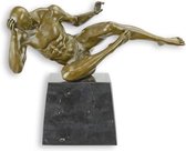Bronzen beeld van een posserende naakte man op marmeren voet, AN EROTIC BRONZE SCULPTURE OF A MALE NUDE
