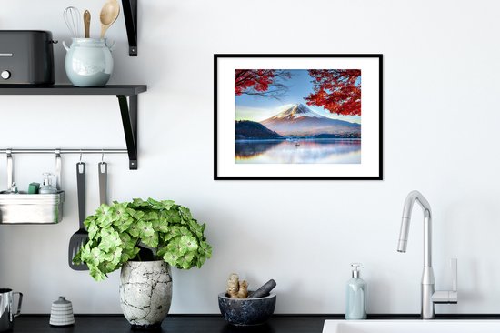 Photo en cadre - La montagne japonaise Fuji en Asie pendant l'automne cadre photo noir avec passe-partout blanc petit 40x30 cm - Affiche sous cadre (Décoration murale salon / chambre)