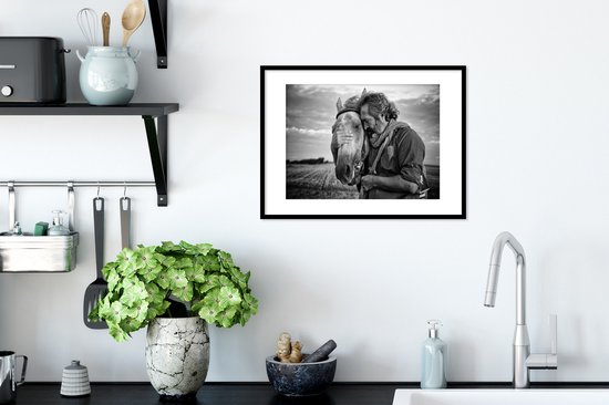 Amitié entre un cheval et un homme en noir et blanc 30x20 cm - petit