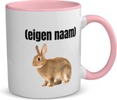 Akyol - konijn met eigen naam koffiemok - theemok - roze - Konijn - konijnen liefhebbers - mok met eigen naam - iemand die houdt van konijnen - verjaardag - cadeau - kado - 350 ML inhoud