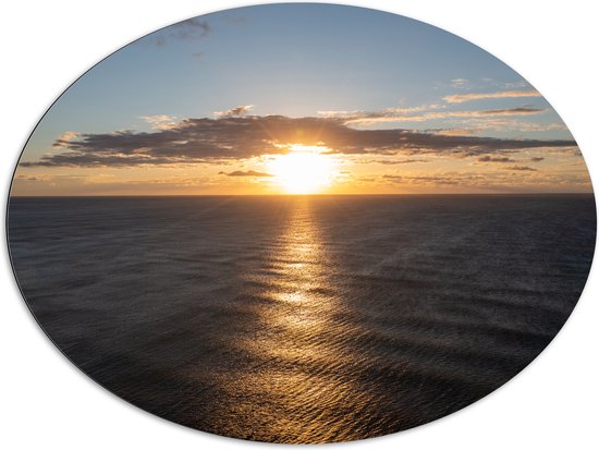 Dibond Ovaal - Zon Zakkend in de Atlantische Oceaan - 108x81 cm Foto op Ovaal (Met Ophangsysteem)