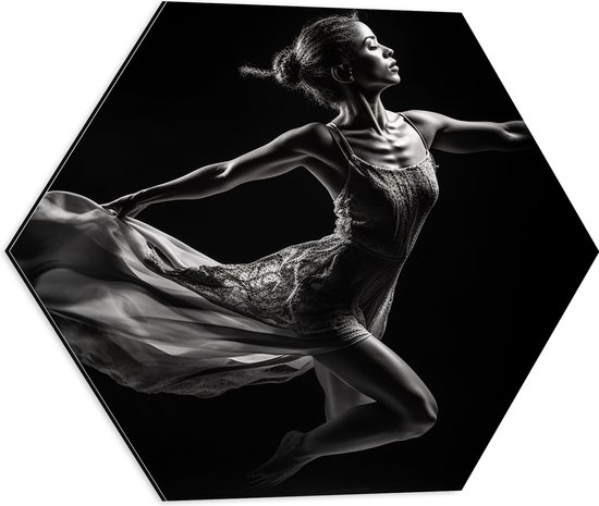 Dibond Hexagon - Ballerina Meisje aan het Dansen (Zwart-wit) - 50x43.5 cm Foto op Hexagon (Met Ophangsysteem)