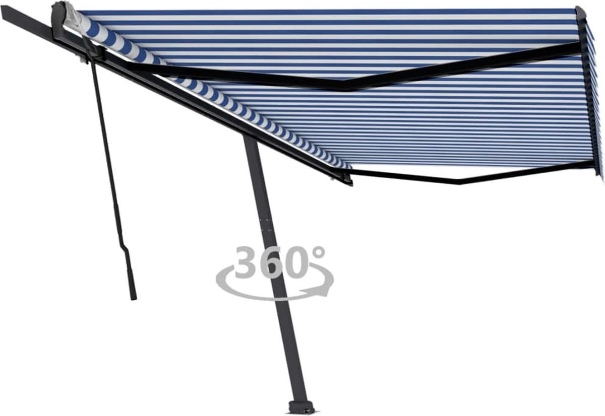 Vrijstaande handmatig uittrekbare luifel in blauw en wit, 500x350 cm.