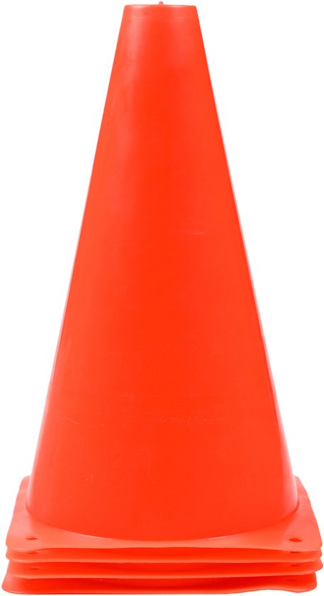Stapel van vier oranje trainingspionnen, gemaakt van PE kunststof.