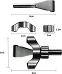 Afmetingen van een deurslot: 8cm, 5cm, 2cm en 1.3cm. Zilverkleurig en zwart model getoond.