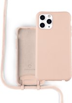 Coverzs Silicone case met koord - Telefoonhoesje met koord - Backcover hoesje met koord - touwtje - geschikt voor Apple iPhone 12 / 12 Pro - roze