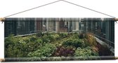 Textielposter - Stad - Gebouwen - Planten - Groen - 90x30 cm Foto op Textiel