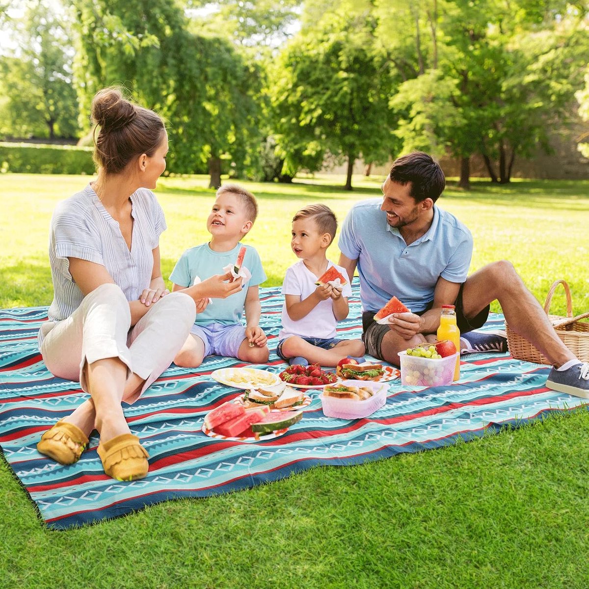 Picknickdeken, outdoor, 200 x 200 cm, picknickdeken met waterdichte achterkant, waterdicht, picknickdeken met draaggreep, voor camping, picknick, wandelen, grillen, reizen, camping, groene strepen