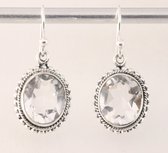 Bewerkte ovale zilveren oorbellen met bergkristal
