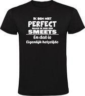 Ik ben niet perfect maar ik ben een Smeets en dat is eigenlijk hetzelfde Heren T-shirt - feest - familie - achternaam - relatie - verjaardag - jarig - trots - gezin - zoon - vader - papa - broer - cadeau - humor - grappig