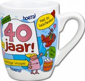 Mok - Bonbons - Hoera 40 jaar Vrouw - Cartoon - In cadeauverpakking met gekleurd lint