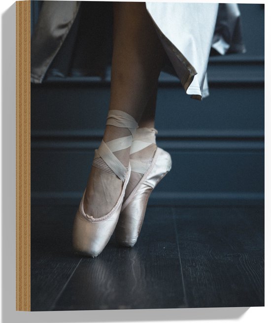 Hout - Ballerina aan het Dansen op Spitzen - 30x40 cm - 9 mm dik - Foto op Hout (Met Ophangsysteem)