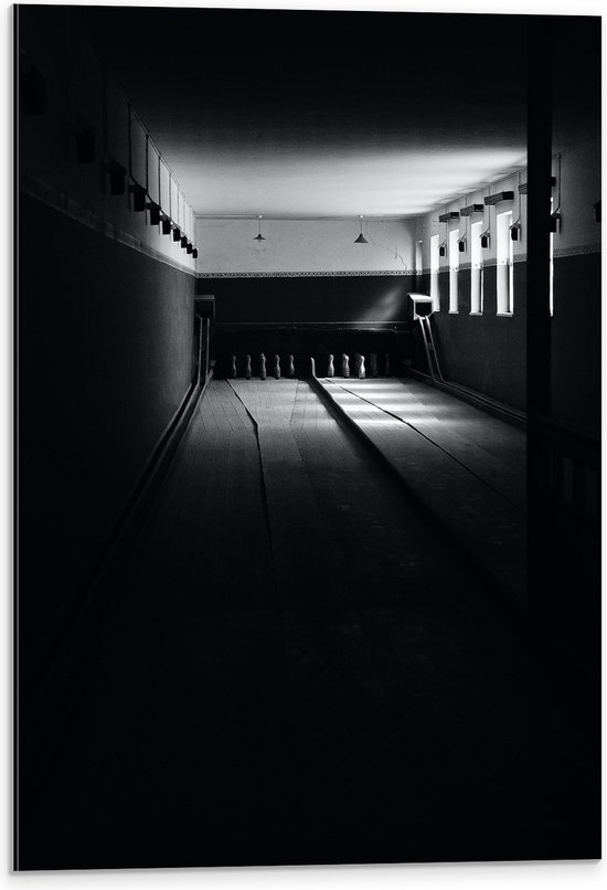 Dibond - Bowlingbaan in het Donker (Zwart-wit) - 40x60 cm Foto op Aluminium (Wanddecoratie van metaal)