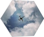 PVC Schuimplaat Hexagon - Onderaanzicht van Drone Vliegend onder Sluierbewolking - 60x52.2 cm Foto op Hexagon (Met Ophangsysteem)