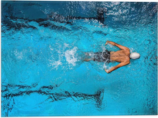 Vlag - Bovenaanzicht van Zwemmer met Badmuts - 40x30 cm Foto op Polyester Vlag