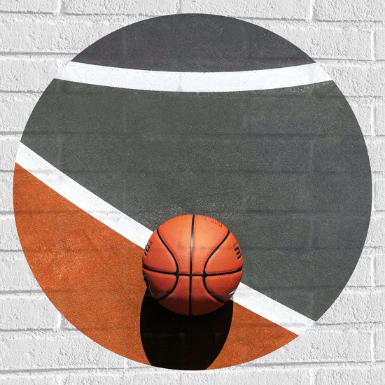 Muursticker Cirkel - Bovenaanzicht van Basketbal op Lijnen van Basketbalveld - 70x70 cm Foto op Muursticker
