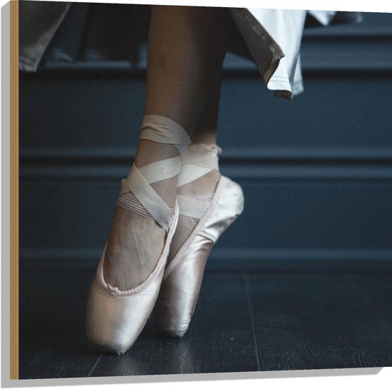Hout - Ballerina aan het Dansen op Spitzen - 80x80 cm - 9 mm dik - Foto op Hout (Met Ophangsysteem)