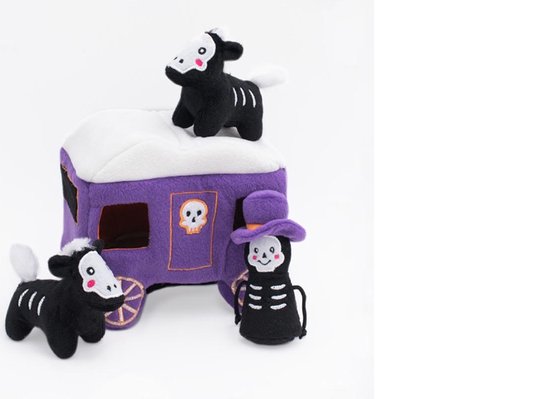 Paars stoffen koetsje met witte deken, twee zwarte hondjes met Halloween-details en een skeletfiguur in paarse hoed.