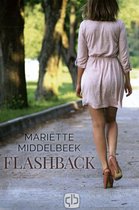 Een vrouw in een lichtroze jurk loopt weg van de camera, met de tekst 'Flashback' op de voorgrond.