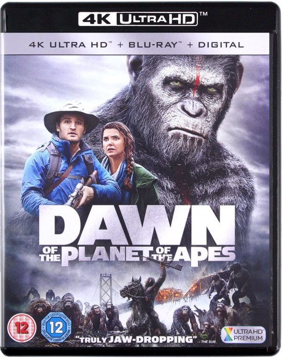 Voorzijde van de "Dawn of the Planet of the Apes" 4K Ultra HD Blu-ray hoes. Toont Caesar de aap en de menselijke personages Malcolm en Ellie.