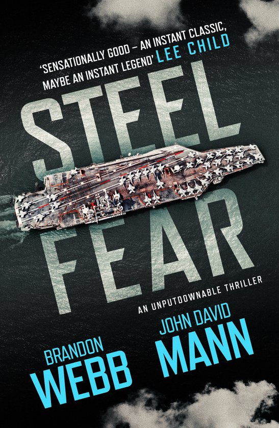 Boekcover met een vliegdekschip op zee, titel 'STEEL FEAR'. 'Sensationally good' - Lee Child.