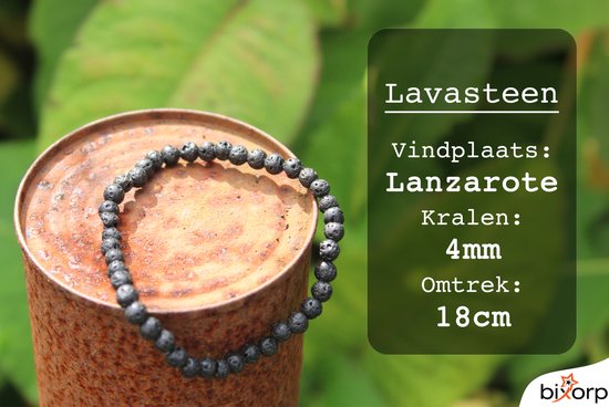 4mm donkergrijze lavasteen armband omtrek 18cm, op roestig object.