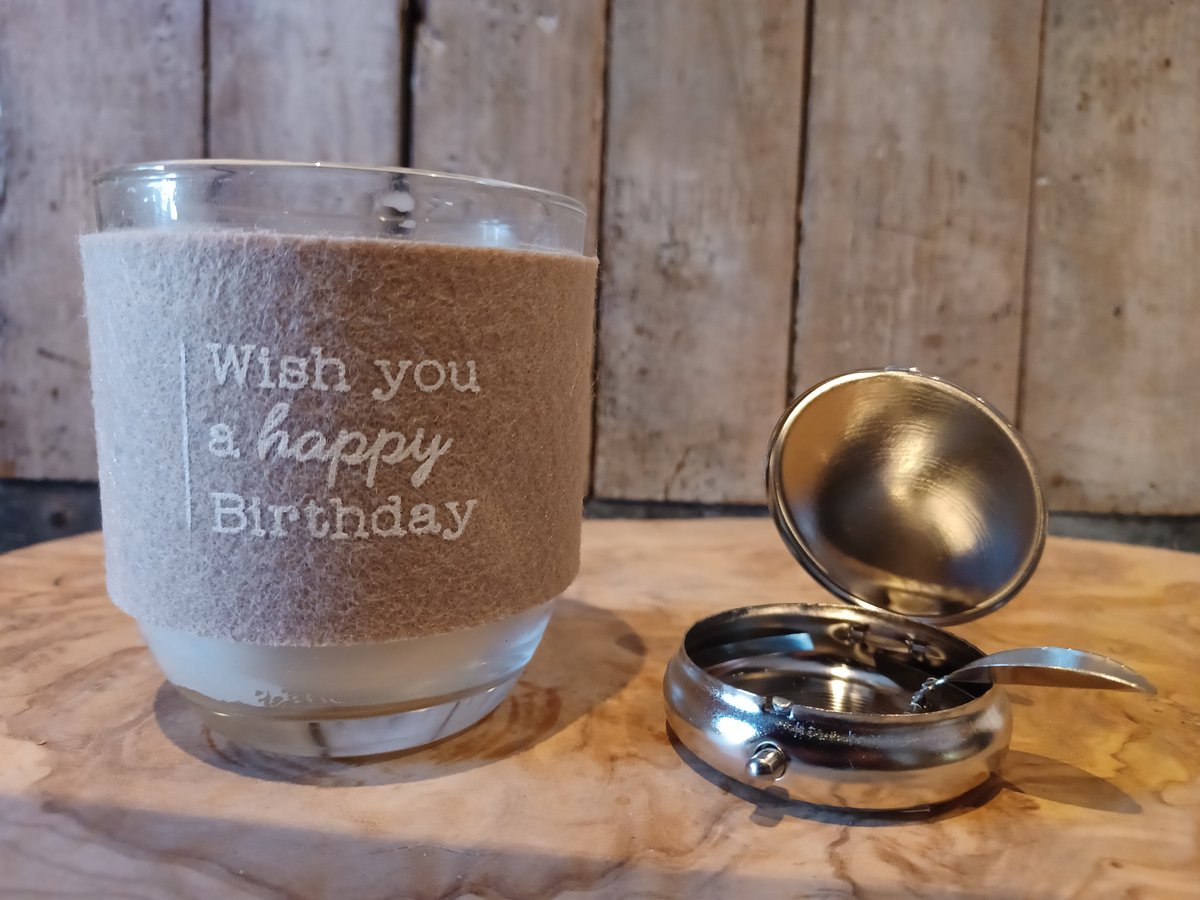 Kaars-Kaars in glas-Happy Birthday-Wish you-Cadeau-Stijlvol-Schelpvormig-Asbakje-Giftset-Cosy Candle-Verjaardag-Feest-Verjaardagcadeau-20-Branduren-Kaarsengeschenkset-Musthave-Elegant-Luxueus-Gezelligheid-Knus-Lucifers-