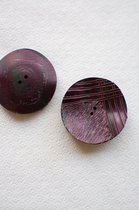 Knopen 12 stuks - paars 40mm - paarse knoop met textuur en twee gaatjes