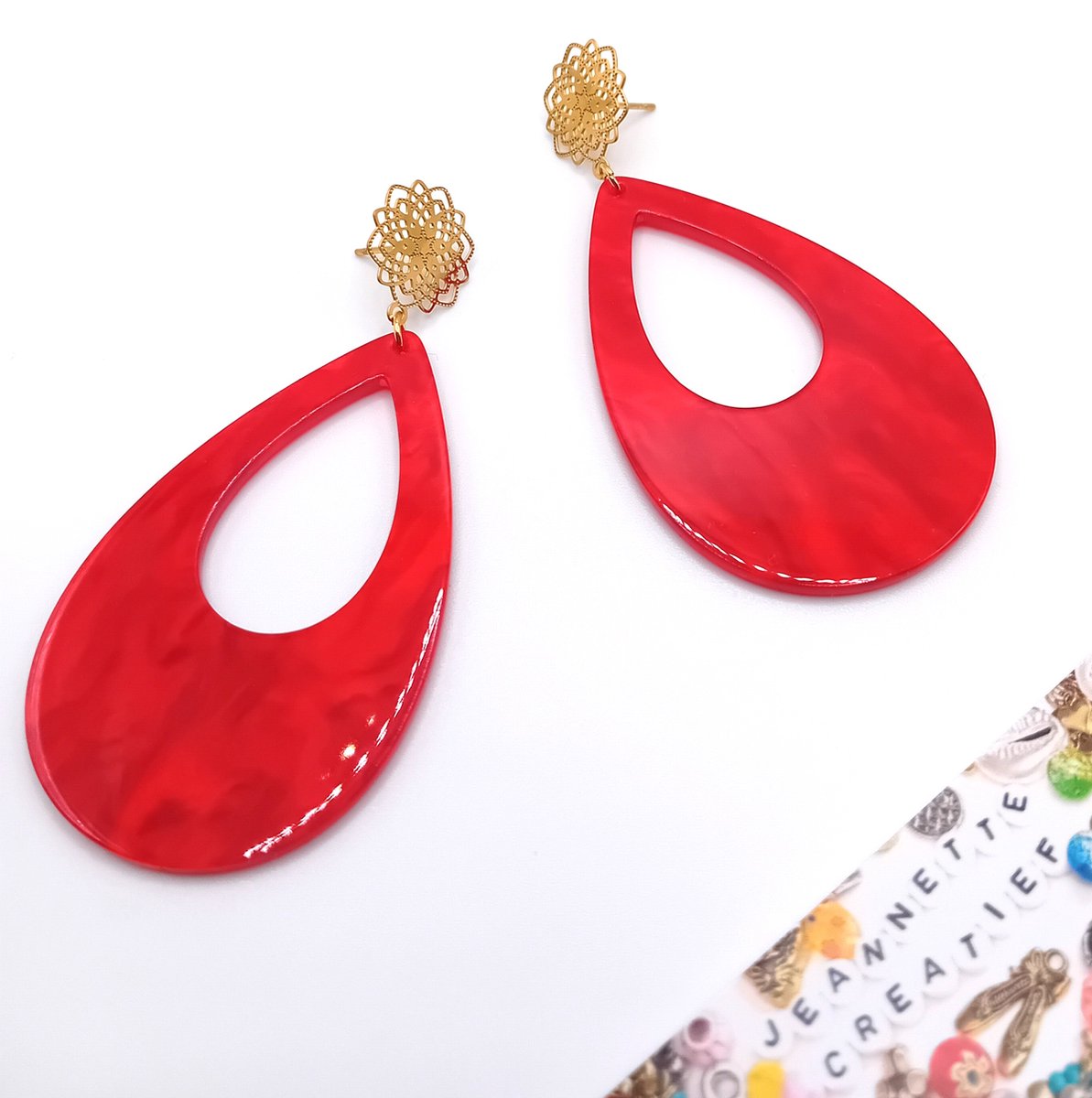 Jeannette-Creatief® - Resin - Druppel Groot - Oorstekers - Oorbellen Dames - Oorbellen Rood - Rode Oorbellen - Statement Oorbellen - Goudkleurige RVS Oorstekers - Feestdagen - Feestaccessoires - Sieraden - Valentijn - Moederdag