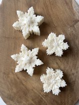 MinaCasa - Luxe sneeuwvlok snowflake geurkaarsenset - 4 stuks - wit - Kaneel & Vanille geur - kerst