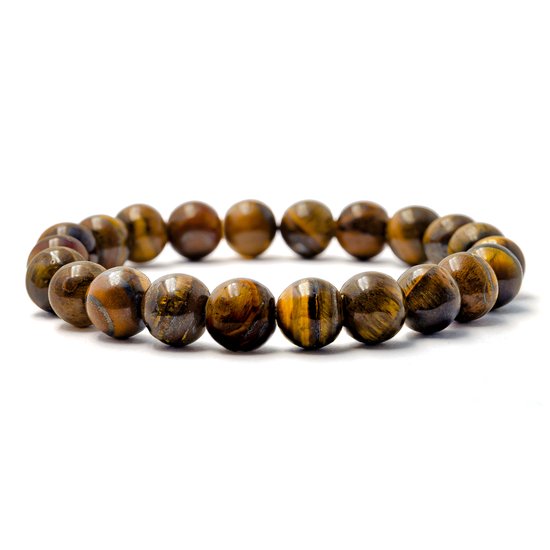 Een rondlopende armband van bruine en gouden tijgeroog kralen op een witte achtergrond.