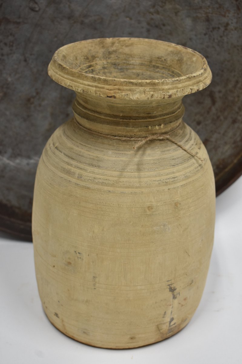 Nepalese authentieke licht bruine pot / kruik H 32 cm - Oude houten pot / kruik - robuust - sober - landelijk (74)