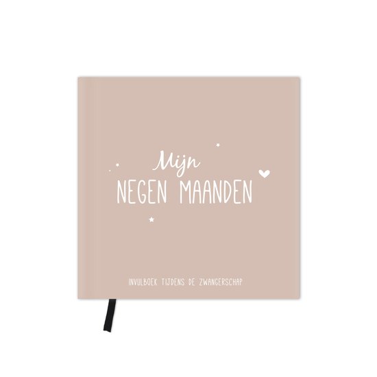 Roze zwangerschapsinvulboek met de titel 'Mijn negen maanden'.