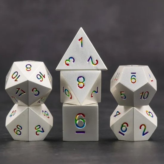 Vera's Arts & Dice | Metalen Dobbelstenen Set voor RPGs als Dungeons and Dragons | 7 stuks per set | White Metal Rainbow | Metaal Glanzend Wit afgewerkt met Regenboog Cijfers | Met Dice Bag
