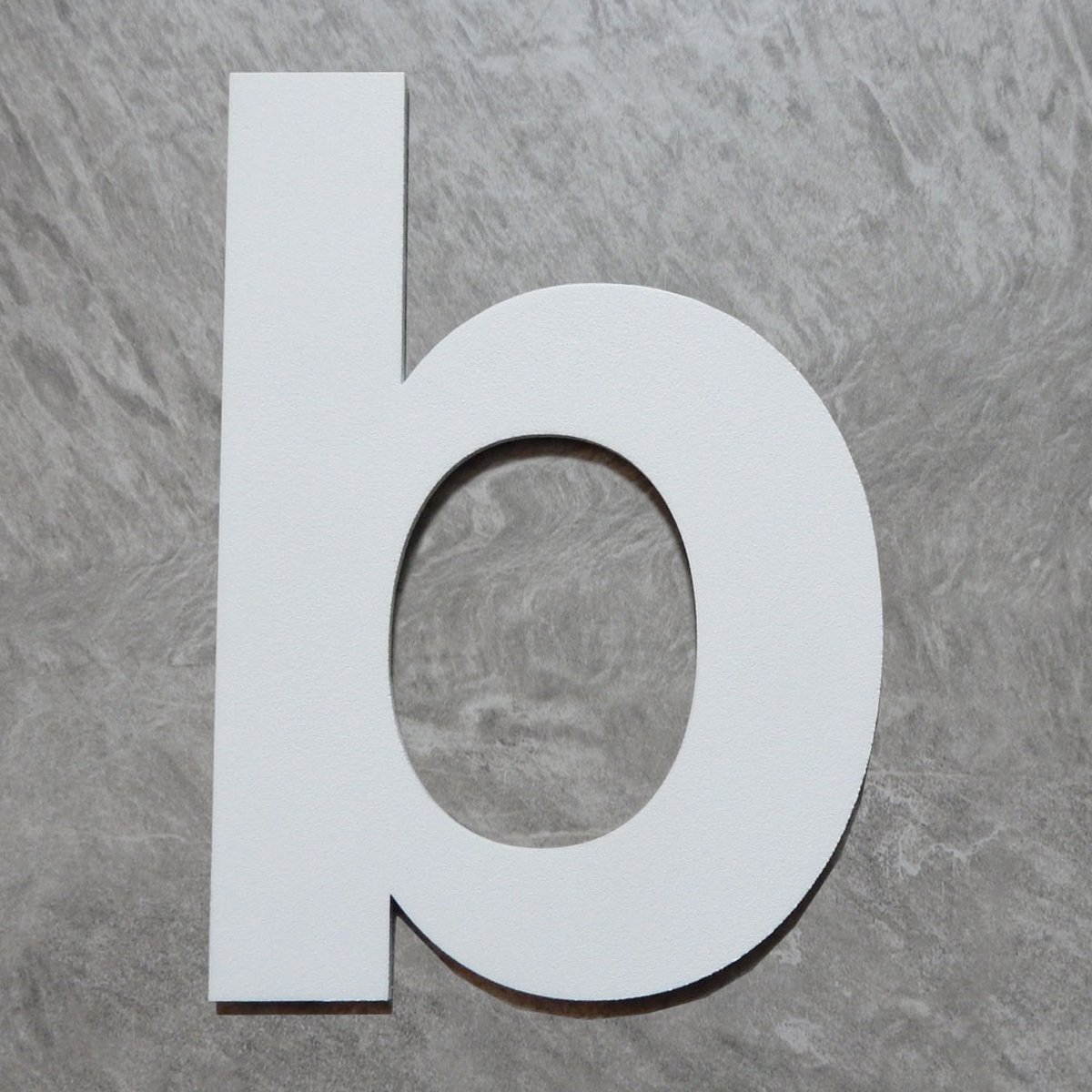 Logixbox - Huisletter - b - WIT Staal - ZELFKLEVEND - Plakt op: Blauwsteen, Staal, Plastic etc. - 2mm dik - 12cm hoog