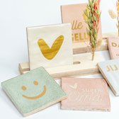 Lottea Houder voor tegeltje inclusief droogbloemen - tegeltjes houder, tegelhouder, houten houder voor tegeltjes, tegeltjes met tekst, tegeltjes met spreuken