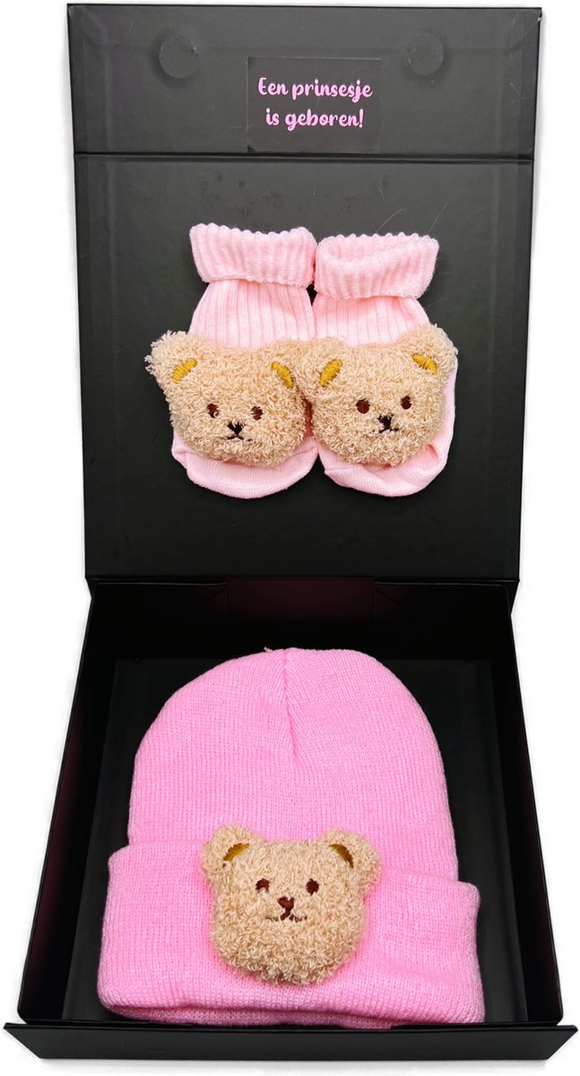 Goedkoopste Kraamcadeau meisje met roze muts en babysokjes - kraamcadeau rechtstreeks versturen
