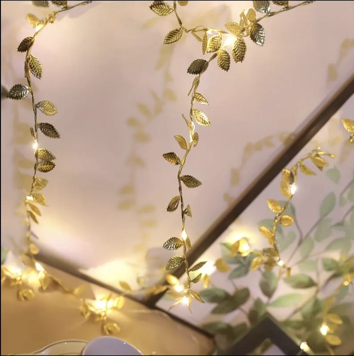 Sfeerverlichting Kerst - Tafelversiering Goud Blad lichtsnoer - 2 meter - Feestelijke tafeldecoratie licht - LED verlichting - Kerst tak lamp - Kerstdiner - Bruiloft decor verlichting - Buiten en binnen verlichting - Kerstverlichting op batterij – foto 3
