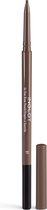 Crayon à sourcils brun Inglot So Fine 01 avec brosse et capuchon à côté.