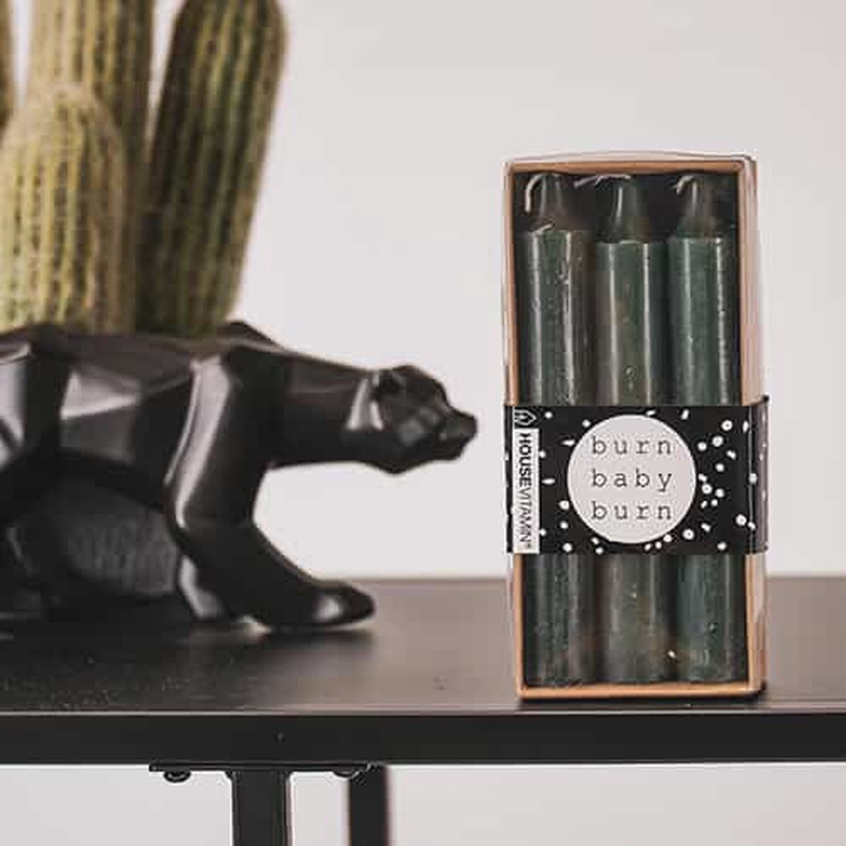 Luxe Kaarsen - Set van 6 stuks - Groen - Burn Baby Burn - Housevitamin - Dinerkaarsen - 2,3 x 14 cm — cadeau in Wonen & Interieur - foto 4