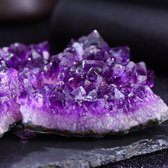 Amethist Steen Groot 60 Gram – Spiritueel Kristal voor Energie en Bescherming - Amethist ruwe steen - Perfect cadeau voor vrouwen - Inclusief uitleg - Stabiliteit - Balans - Harmonie - Beter slapen - 100% NATUURLIJK