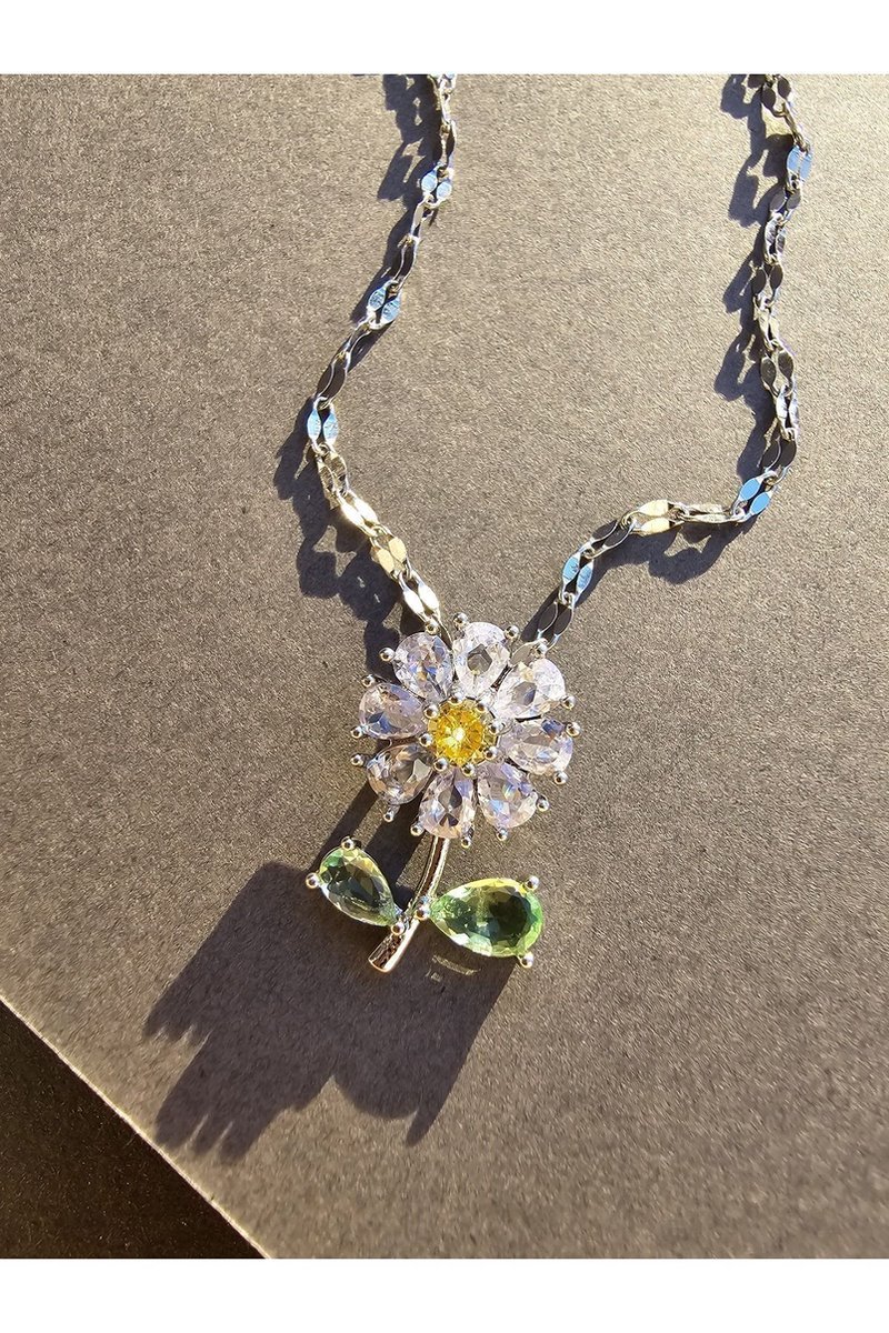 Stainless Steel Ketting - Zilverkleurig - Bloemhanger met Luxe Details - Moederdag Cadeau - Ketting voor Mama - 50 cm